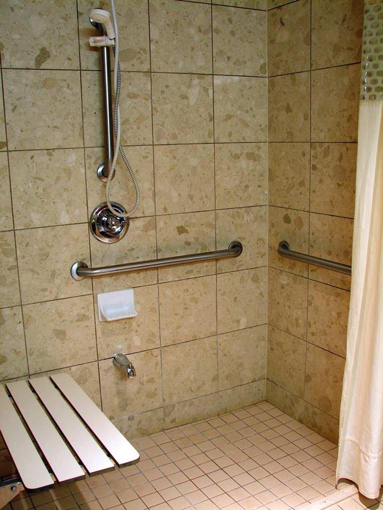 Hampton Inn & Suites By Hilton Windsor Room photo